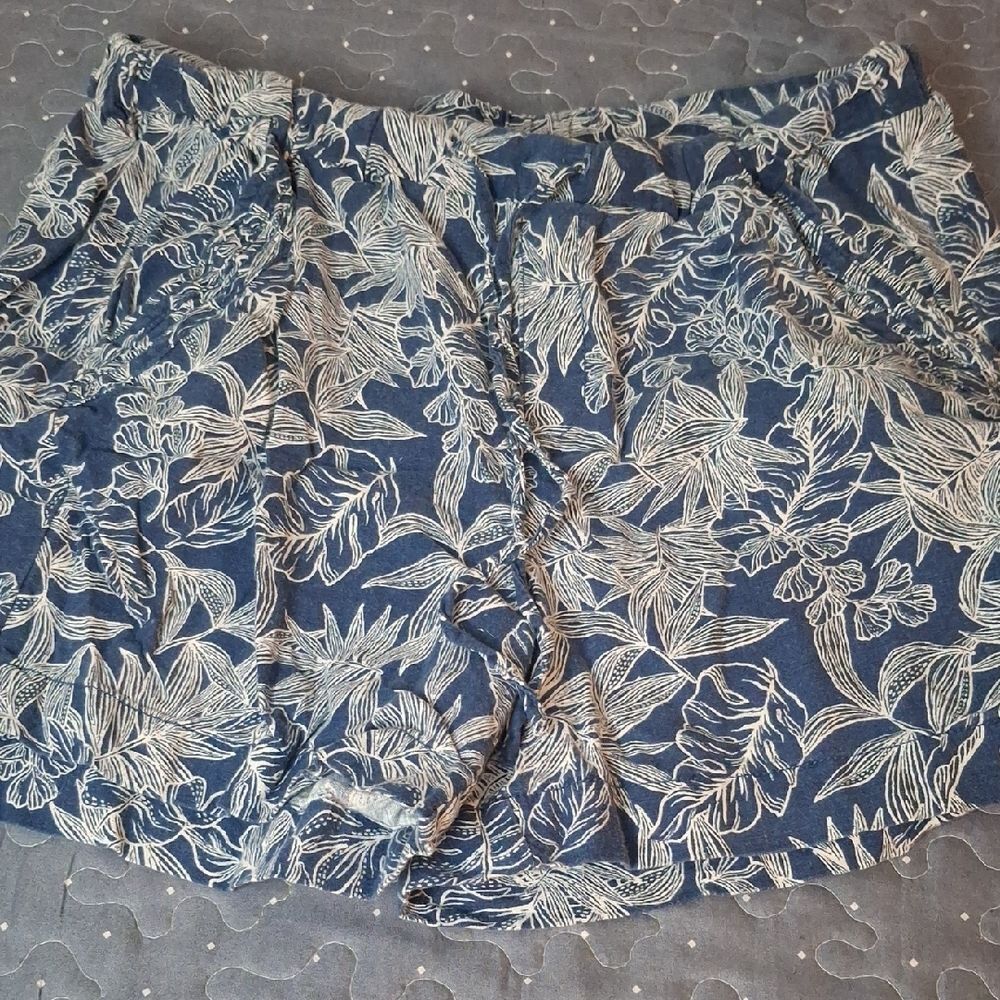 Briggs New York Blue Floral Women's Shorts size medium